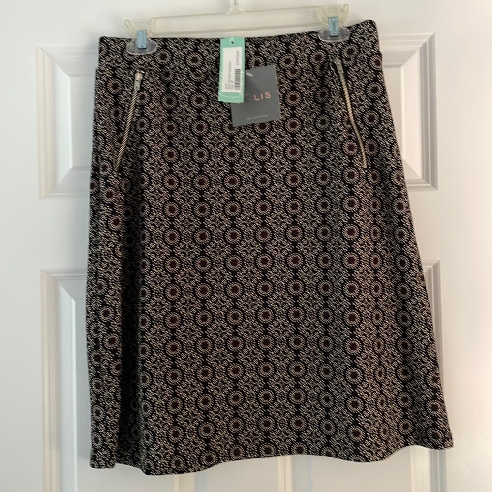 Le Lis Maura Zip Pocket Detail Skirt Size - M Black and burgundy medallion